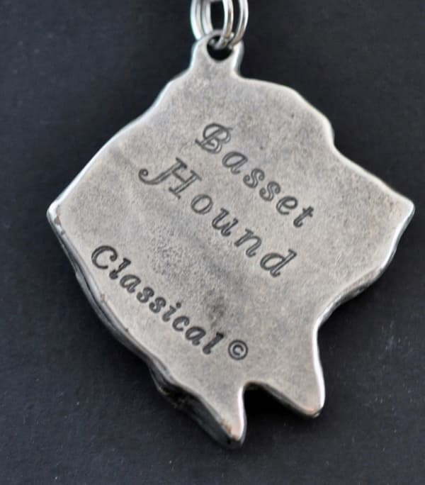 Basset Hound I - ett halsband med en hund i en presentask, en silverpläterad medaljong för en hundfantast, ett iögonfallande hänge från Art-Dog