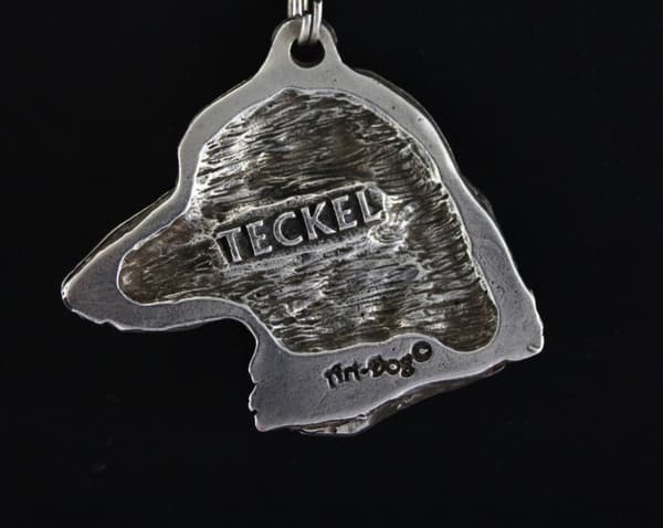 Tax - ett halsband med en hund i en presentask, en silverpläterad medaljong för en hundfantast, ett iögonfallande Art-Dog-hänge