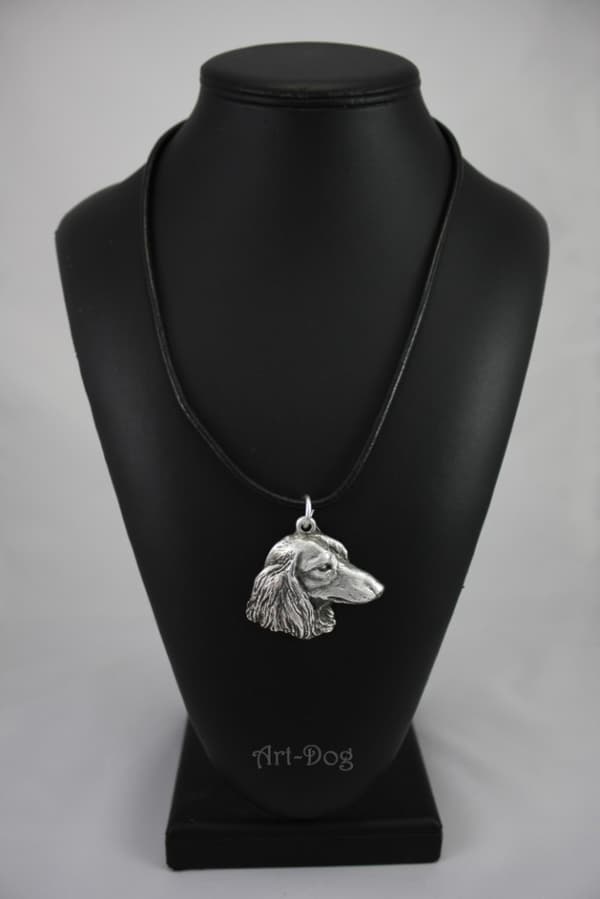 Tax - ett halsband med en hund i en presentask, en silverpläterad medaljong för en hundfantast, ett iögonfallande Art-Dog-hänge