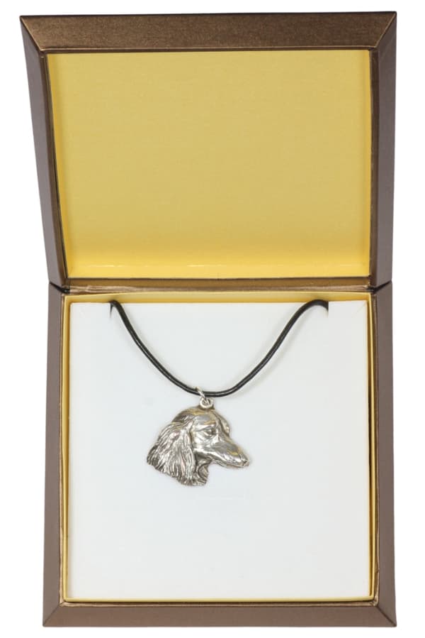 Tax - ett halsband med en hund i en presentask, en silverpläterad medaljong för en hundfantast, ett iögonfallande Art-Dog-hänge