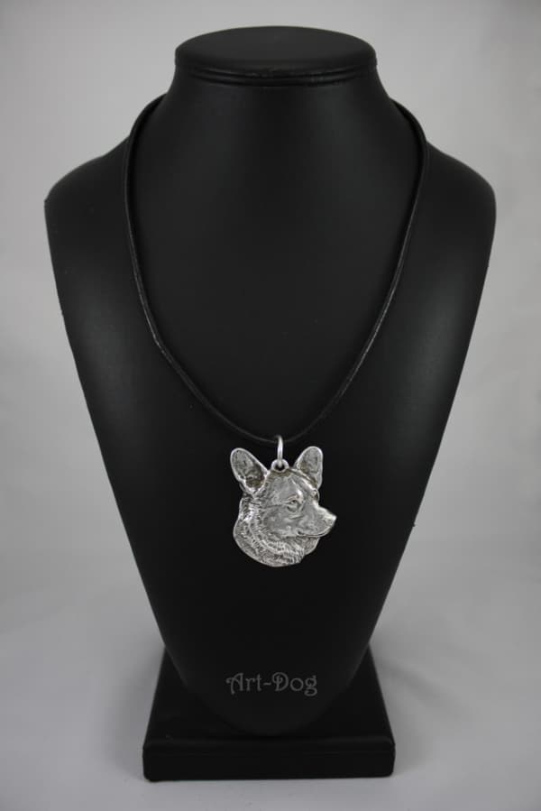 Cardigan Welsh Corgi - ett halsband med en hund i en presentask, en silverpläterad medaljong för en hundfantast, ett iögonfallande hänge från Art-Dog