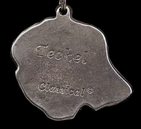 Mäyräkoira IV - kaulakoru koiralla lahjarasiassa, hopeoitu medaljonki koirafanille, katseenvangitsija Art-Dog riipus