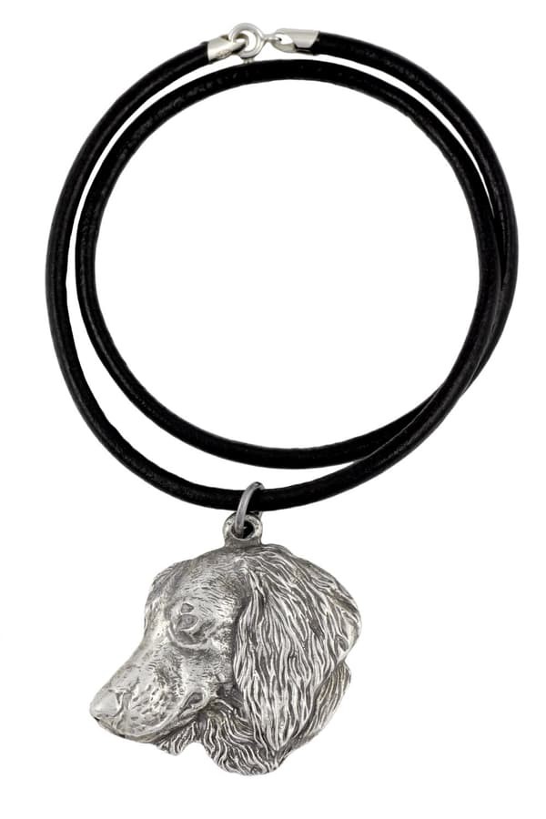 Mäyräkoira IV - kaulakoru koiralla lahjarasiassa, hopeoitu medaljonki koirafanille, katseenvangitsija Art-Dog riipus