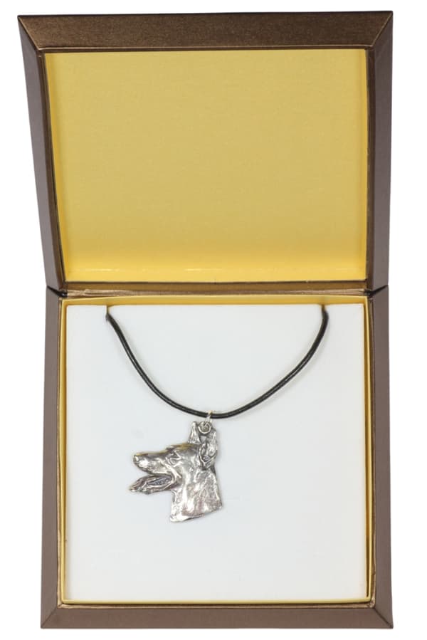 Doberman, Dobermann - ett halsband med en hund i en presentask, en silverpläterad medaljong för en hundfantast, ett iögonfallande hänge från Art-Dog