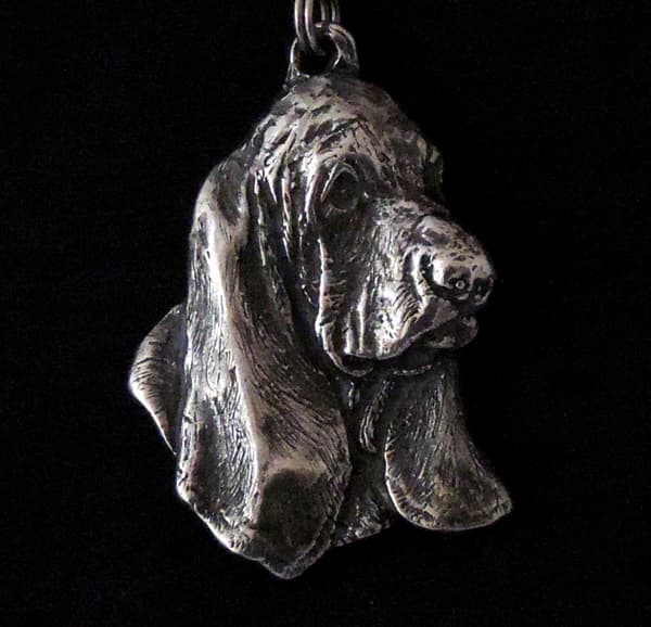 Basset Hound II - ett halsband med en hund i en presentask, en silverpläterad medaljong för en hundfantast, ett iögonfallande hänge från Art-Dog