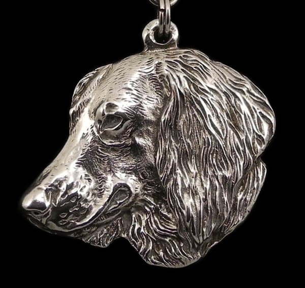 Lankakarvainen mäyräkoira IV - kaulakoru koiralla, koiran riipus hopeaketjussa, ainutlaatuiset Art-Dog-korut