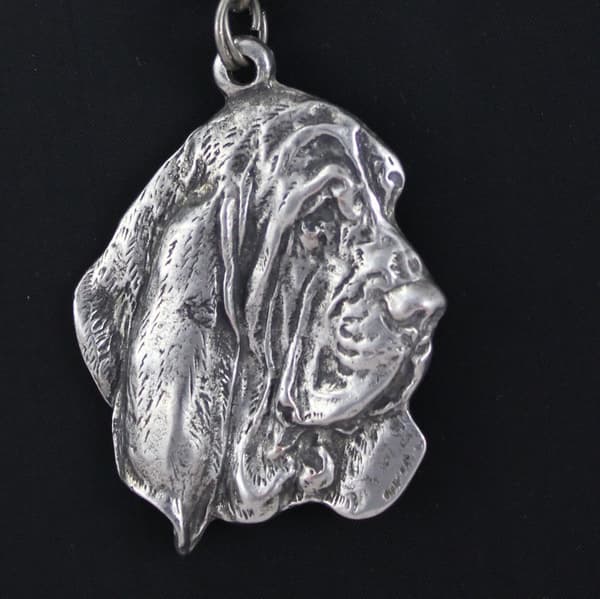 Basset Hound III - kaulakoru koiralla, koiran riipus hopeaketjussa, ainutlaatuiset Art-Dog korut