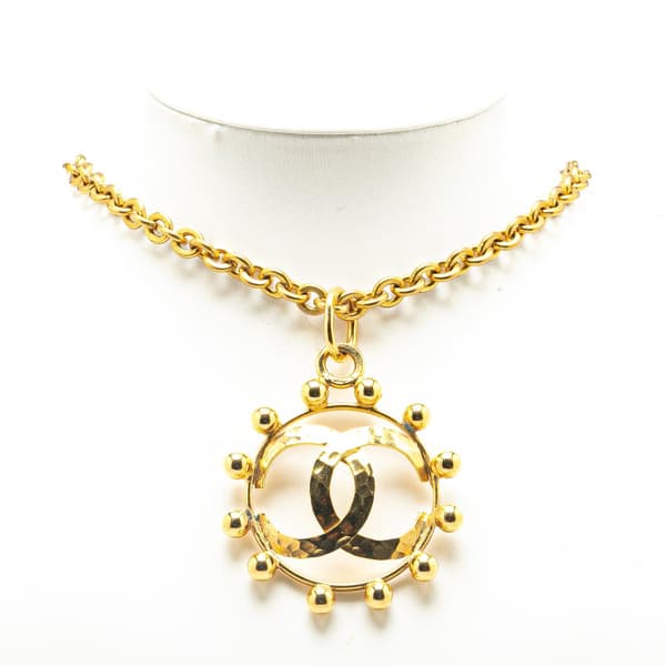 Pre-owned Chanel Gold Plated CC Round Pendant Necklace Gold
