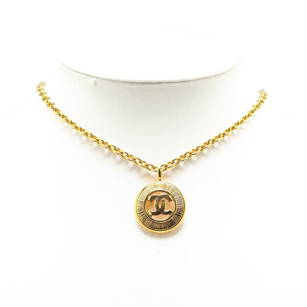 Pre-owned Chanel Gold Plated CC Round Pendant Necklace Gold
