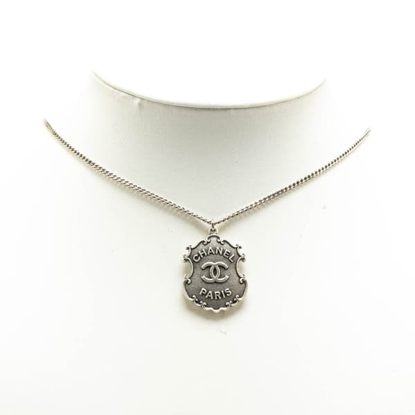 Pre-owned Chanel Paris-Dallas Silver CC Sheriff Badge Pendant Necklace Silver