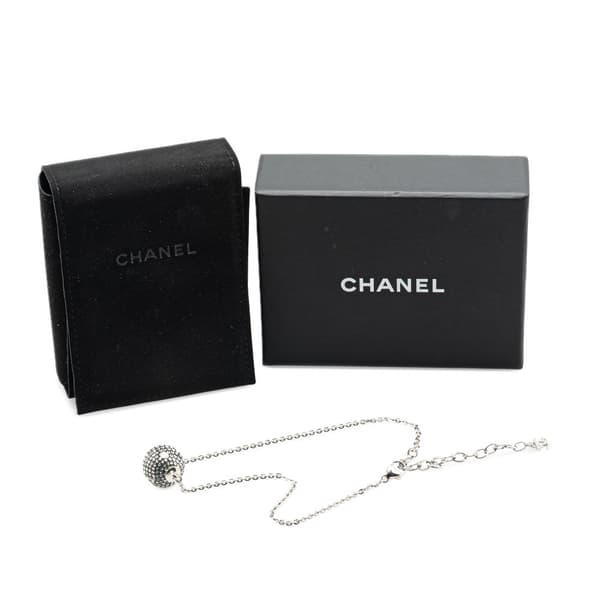 Pre-owned Chanel Silver Mirror Ball Pendant Necklace Silver