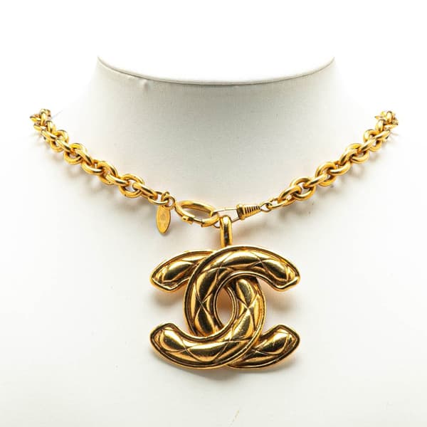 Pre-owned Chanel Gold Plated CC Quilted Pendant Necklace Gold