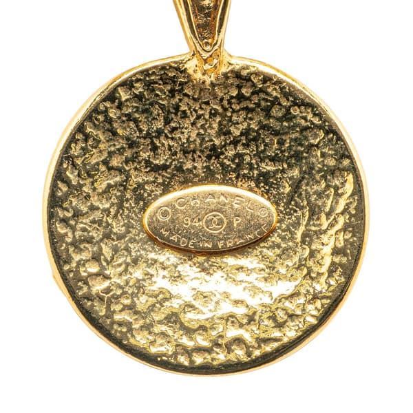 Pre-owned Chanel Gold Plated CC Round Medallion Pendant Necklace Gold