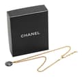 Pikkukuva 5 / 5: Pre-owned Chanel Gold Plated CC Resin and Faux Pearl Pendant Necklace Gold