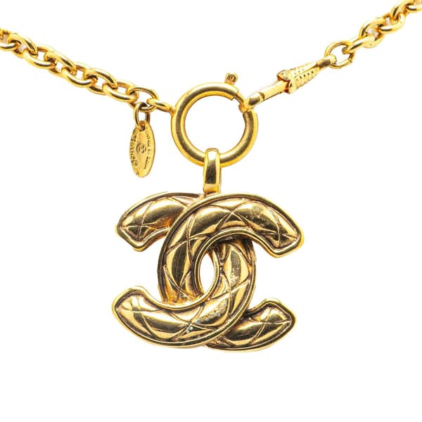 Pre-owned Chanel Gold Plated Quilted CC Pendant Necklace Gold
