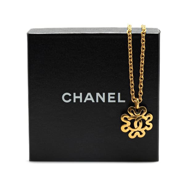 Pre-owned Chanel Gold Plated CC Flower Pendant Necklace Gold