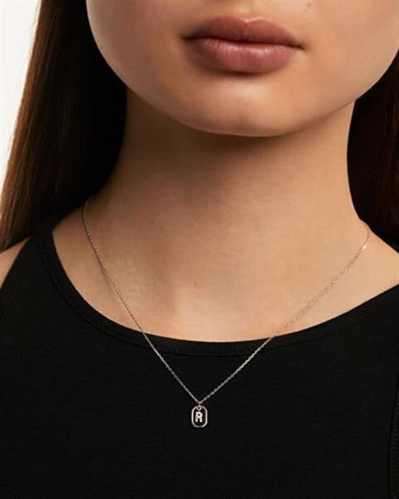 Vackert silverhalsband bokstav R LETTRER CO02-529-U (kedja, hänge)