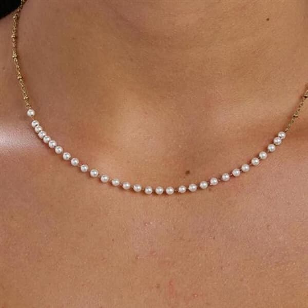 Halsband guldpläterad med syntetiska pärlor Essentiel BNL038