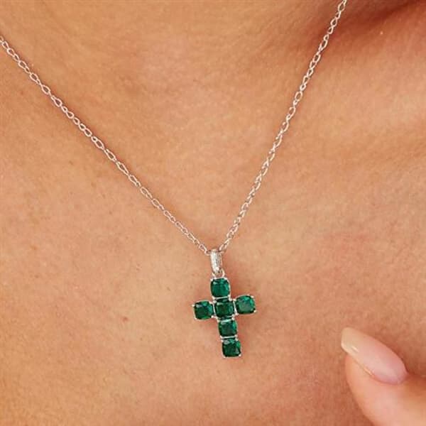 Pendentiv i silver med fancy liv grön kubisk zirkon FLG11