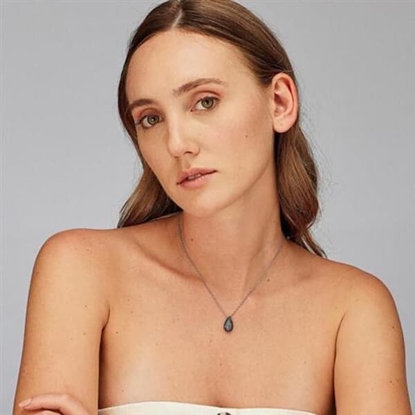Halsband i silver droppformad ljusblå moln Fancy FCL114
