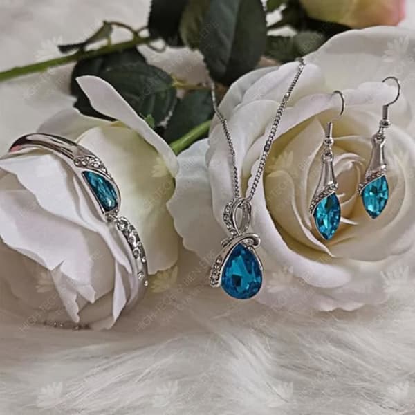 HTBE® Creative Koreanska smycken Kristallhalsband Örhängen Ring Tre glasskor Kristalluppsättning