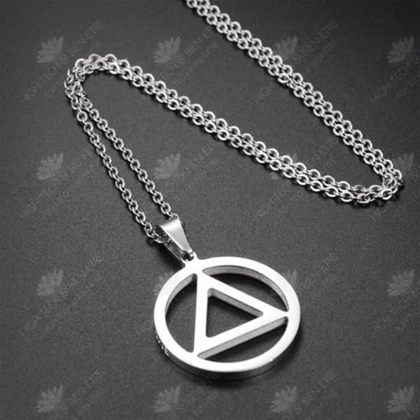 HTBE® titanstålhalsband för män och kvinnor Europeisk och amerikansk hiphoptröja kedja triangel ron hänge