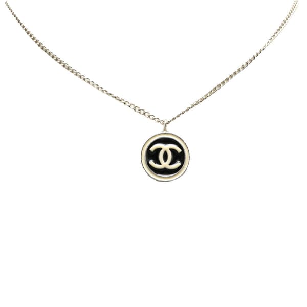 Pre-owned Chanel Silver Enamel CC Round Pendant Necklace Silver