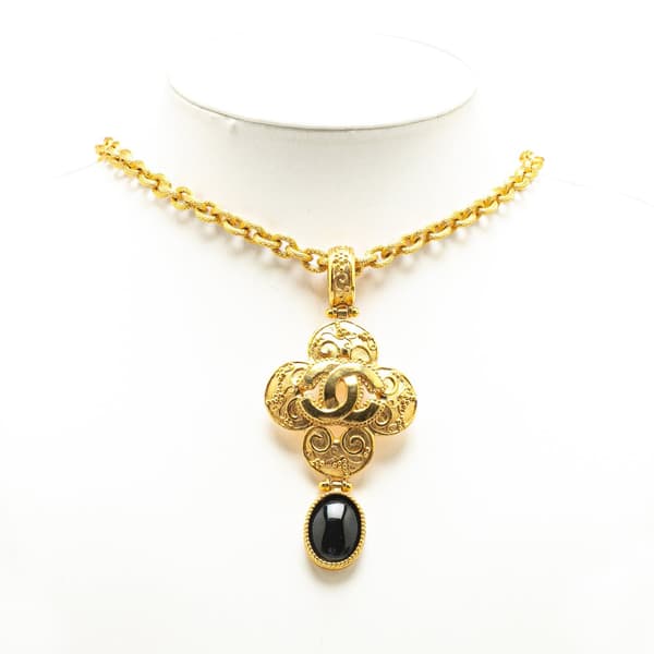 Pre-owned Chanel Gold Plated CC Resin Clover Pendant Necklace Gold