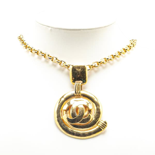 Pre-owned Chanel Gold Plated CC Round Pendant Necklace Gold