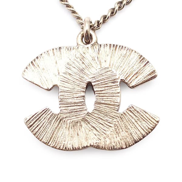Pre-owned Chanel White Gold Enamel CC Pendant Necklace Gold