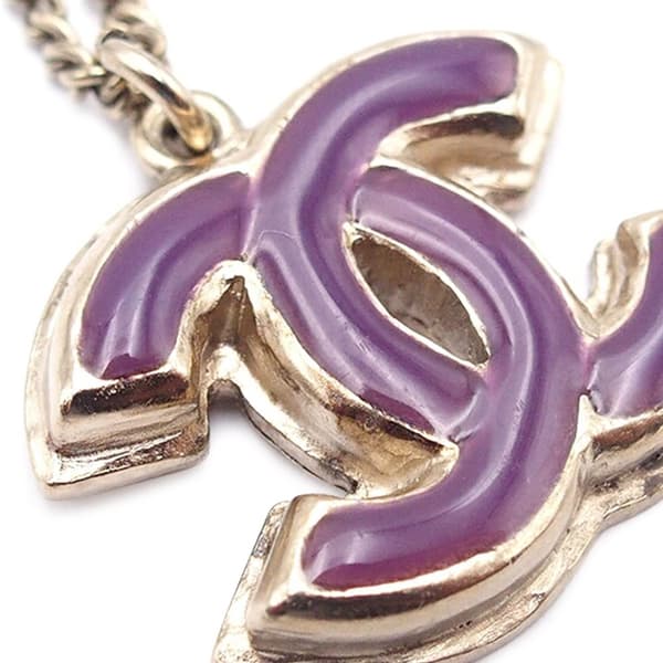 Pre-owned Chanel White Gold Enamel CC Pendant Necklace Gold