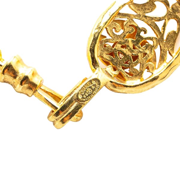 Pre-owned Chanel Gold Plated CC Oval Pendant Necklace Gold