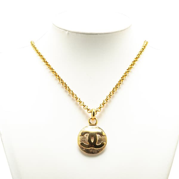 Pre-owned Chanel Gold Plated CC Round Pendant Necklace Gold