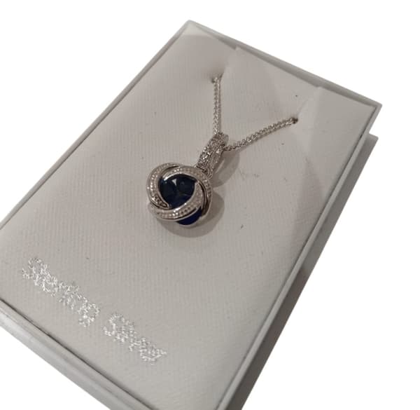 Halsband i äkta silver prydd med Kubisk Zirkonia