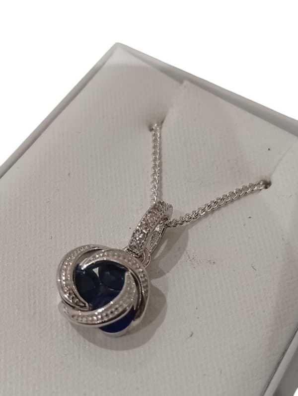 Halsband i äkta silver prydd med Kubisk Zirkonia
