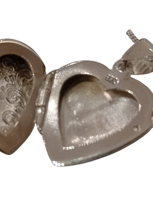 Berlock Hjärta Halsband i Äkta Silver . Alla hjärtans dag.