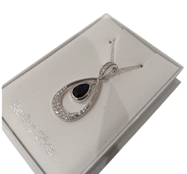 Halsband i äkta silver prydd m Kubisk Zirkonia o Svart Sten