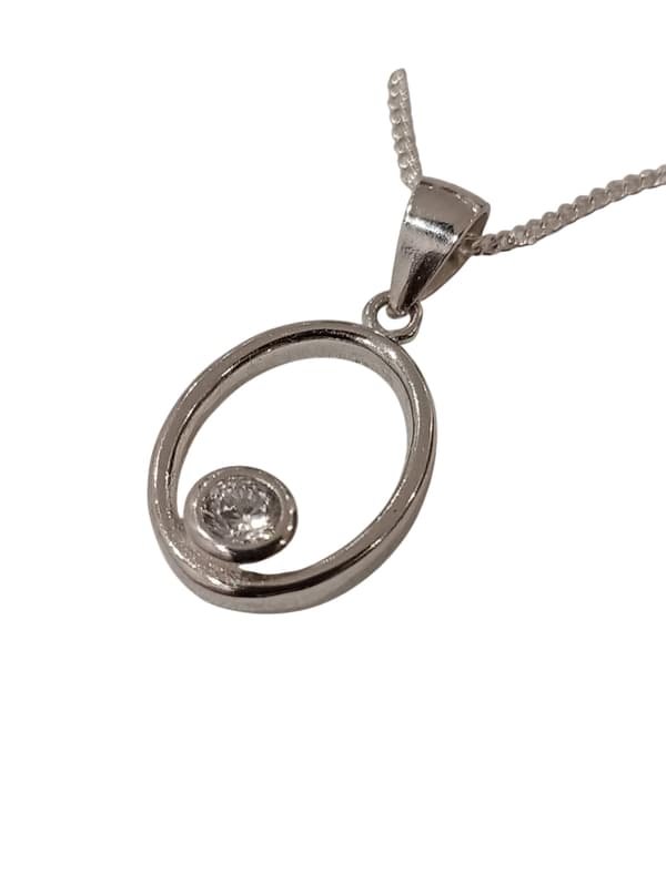 Halsband i äkta silver prydd med Kubisk Zirkonia