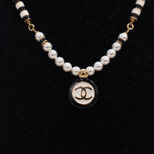 Pre-owned Chanel Gold Plated Faux Pearl CC Pendant Necklace Gold