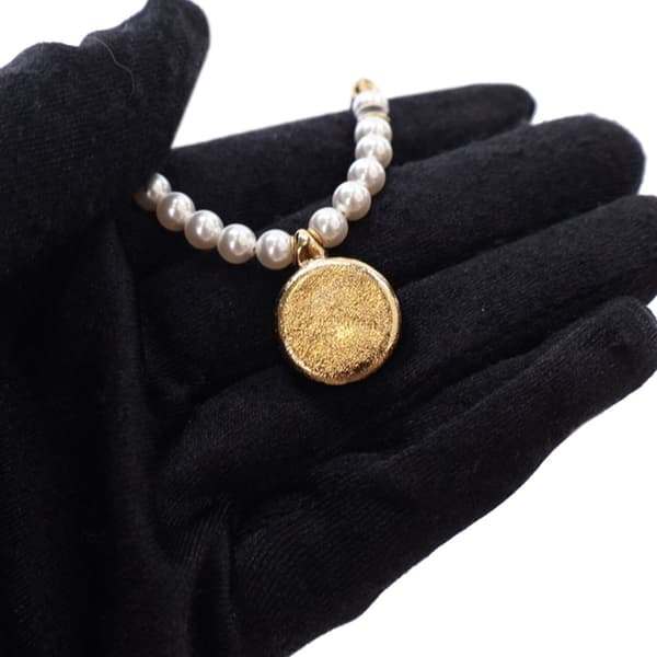 Pre-owned Chanel Gold Plated Faux Pearl CC Pendant Necklace Gold