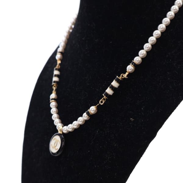 Pre-owned Chanel Gold Plated Faux Pearl CC Pendant Necklace Gold