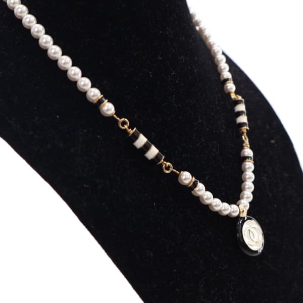 Pre-owned Chanel Gold Plated Faux Pearl CC Pendant Necklace Gold