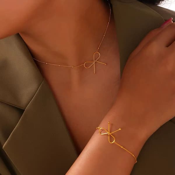 Elegant Rosett Halsband och Armband Set, 18K Guldpläterad, 35-41cm Halsband, 18-24cm Armband från Momi