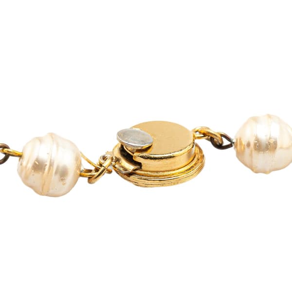 Pre-owned Chanel Gold Plated Rhinestone Faux Pearl Chain Necklace White