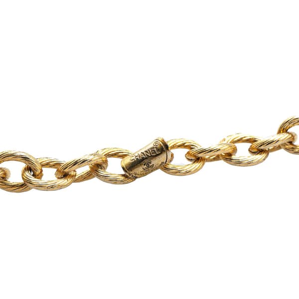 Pre-owned Chanel Gold Plated Quilted Oval Medallion Station Chain Link Necklace Gold