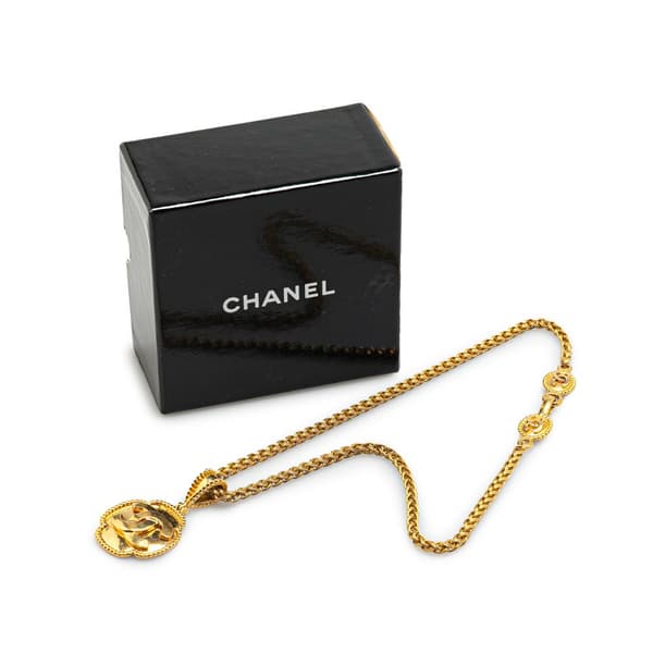 Pre-owned Chanel Gold Plated CC Medallion Clover Pendant Necklace Gold