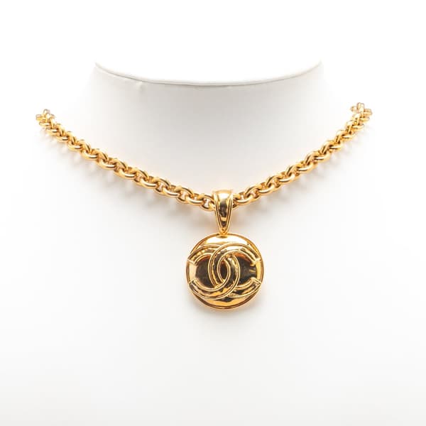 Pre-owned Chanel Gold Plated CC Round Medallion Pendant Necklace Gold