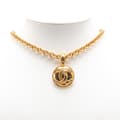 Miniatyrbillede 4 af 5: Pre-owned Chanel Gold Plated CC Round Medallion Pendant Necklace Gold