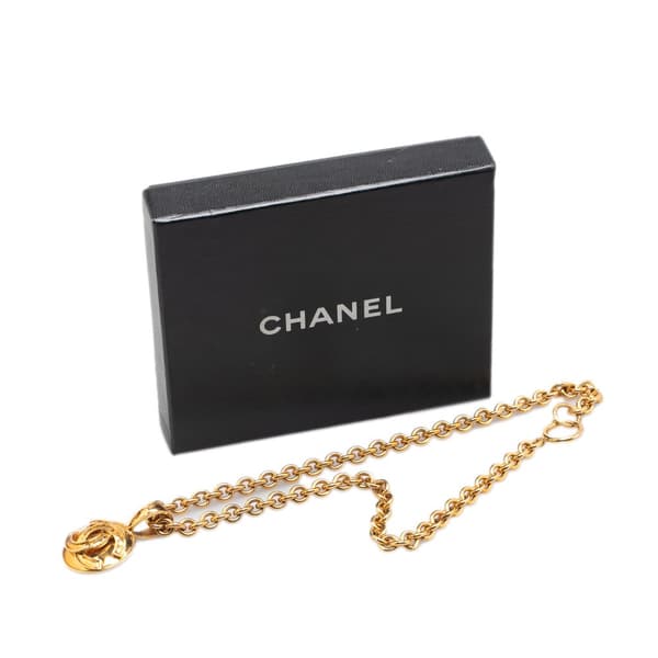 Pre-owned Chanel Gold Plated CC Round Medallion Pendant Necklace Gold