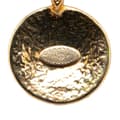 Miniatyrbillede 2 af 5: Pre-owned Chanel Gold Plated CC Round Medallion Pendant Necklace Gold